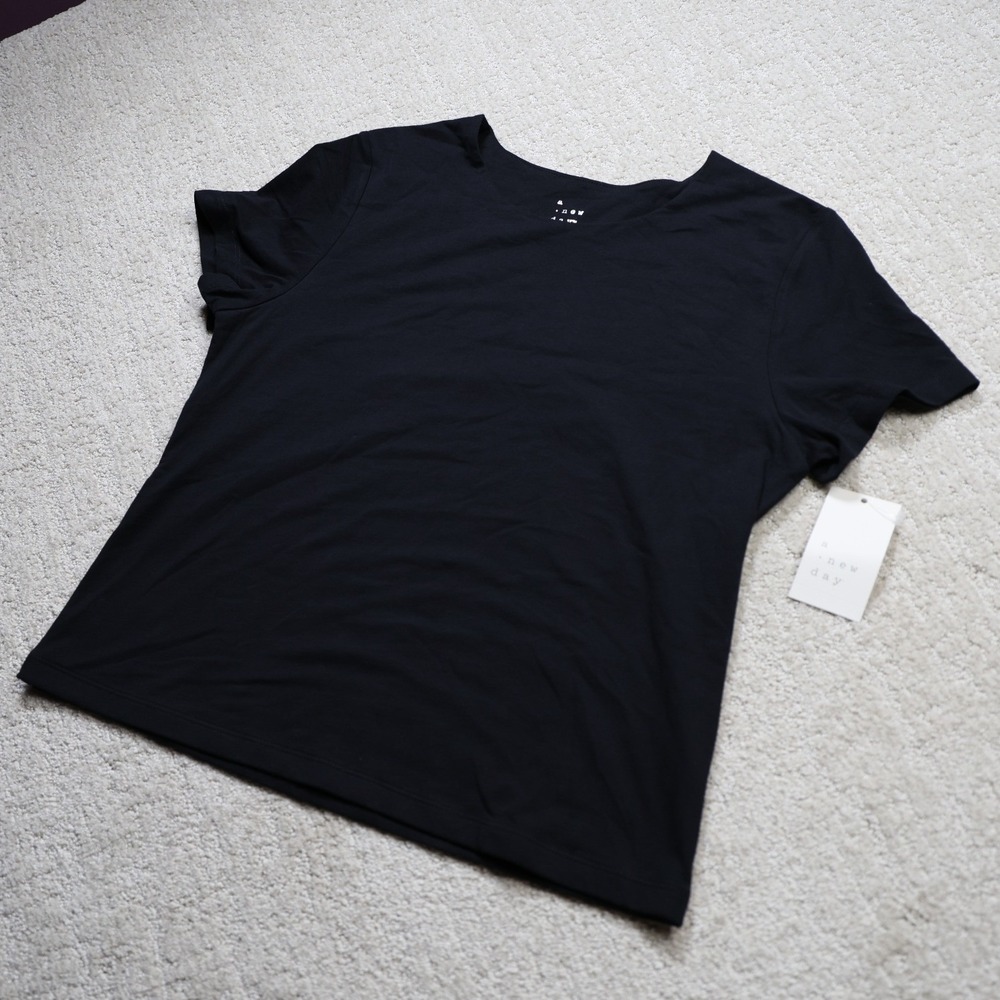 A New Day Womens Black Short Sleeve Crewneck T-Shirt Size Medium NWT
